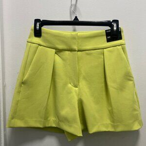 Stylist Super High Waisted Classic Pleated Shorts